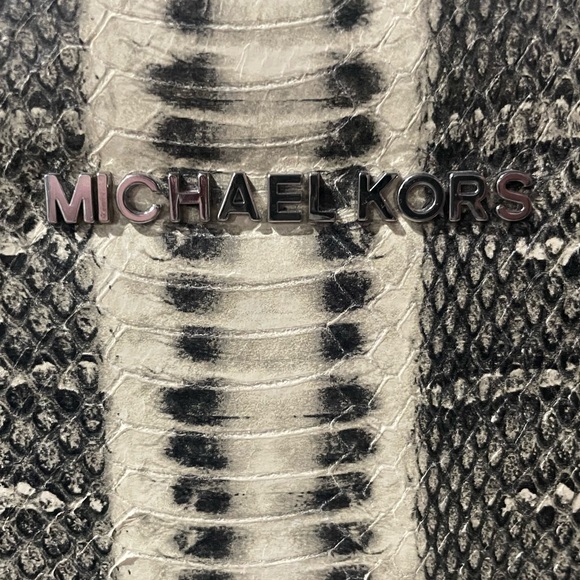 NWOT MICHAEL KORS Selma Large Snake Print Leather Purse Black and Off White - Picture 7 of 14